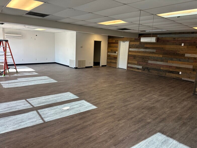 12953 N Wintzell Ave, Bayou La Batre, AL for sale - Interior Photo - Image 3 of 7