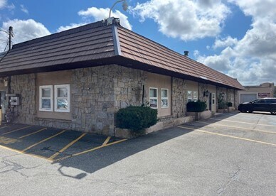 256 W Old Country Rd, Hicksville, NY for lease - Building Photo - Image 1 of 1