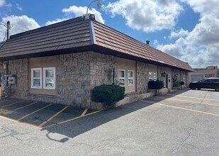 256 W Old Country Rd, Hicksville, NY for lease Building Photo- Image 1 of 1