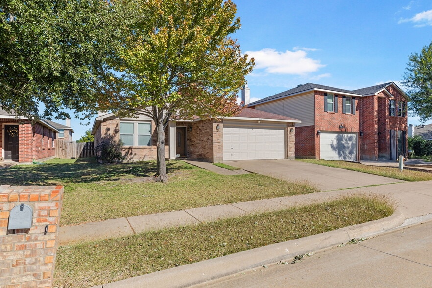 3940 German Pointer Way, Fort Worth, TX for sale - Primary Photo - Image 1 of 3
