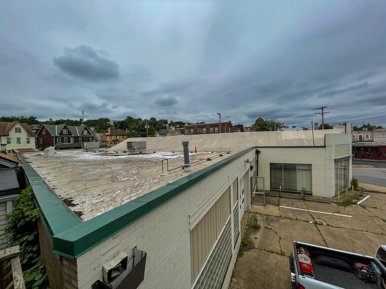 1002 Chartiers Ave, McKees Rocks, PA for sale - Building Photo - Image 3 of 16