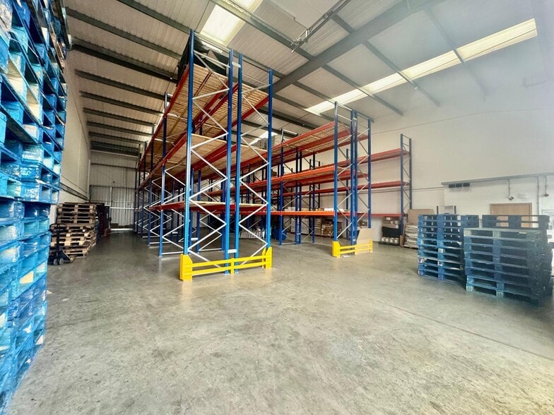 Butterfield Green Rd, Luton for sale - Building Photo - Image 2 of 5