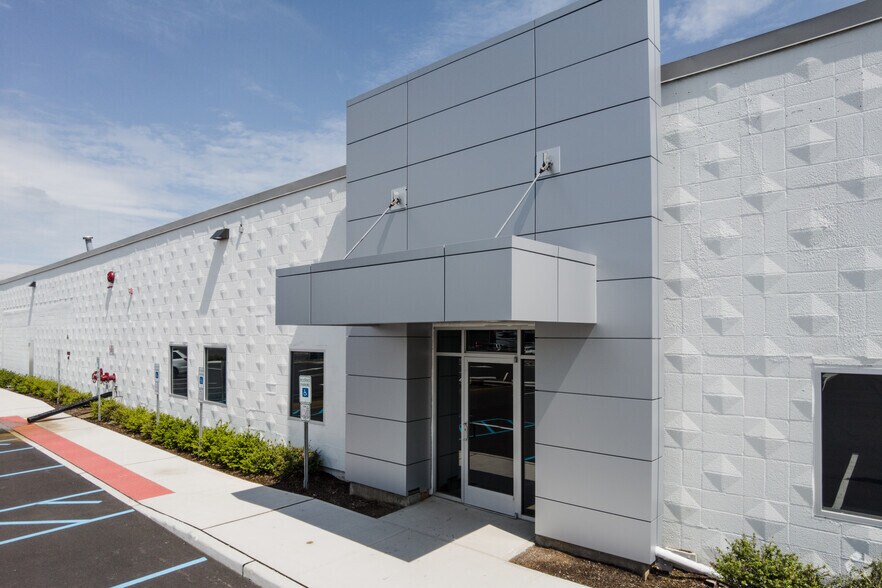 240-250 Moonachie Ave, Moonachie, NJ for lease - Building Photo - Image 3 of 3