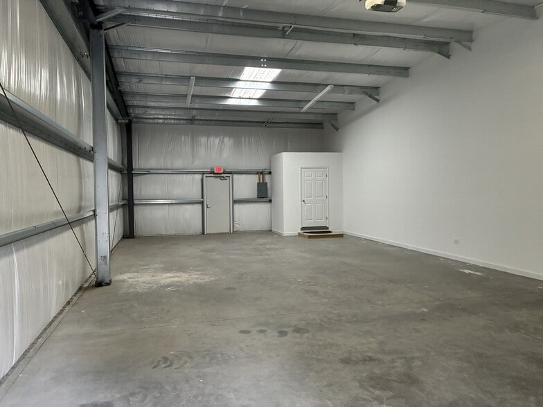 124 Marine Dr, Edenton, NC for lease - Interior Photo - Image 3 of 6