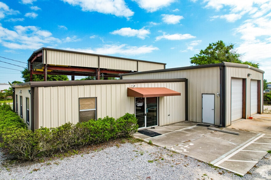 210 Complex Dr, Lakeland, FL for lease - Primary Photo - Image 1 of 9
