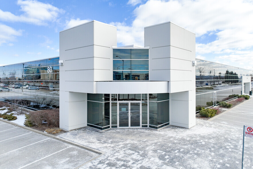 80 Courtneypark Dr W, Mississauga, ON for lease - Building Photo - Image 3 of 8