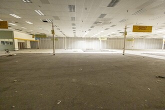 1200 E Susan Dr, Marshall, MN for lease Interior Photo- Image 1 of 23