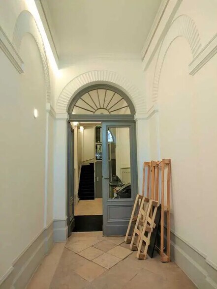 Office in Bordeaux for lease - Lobby - Image 3 of 8