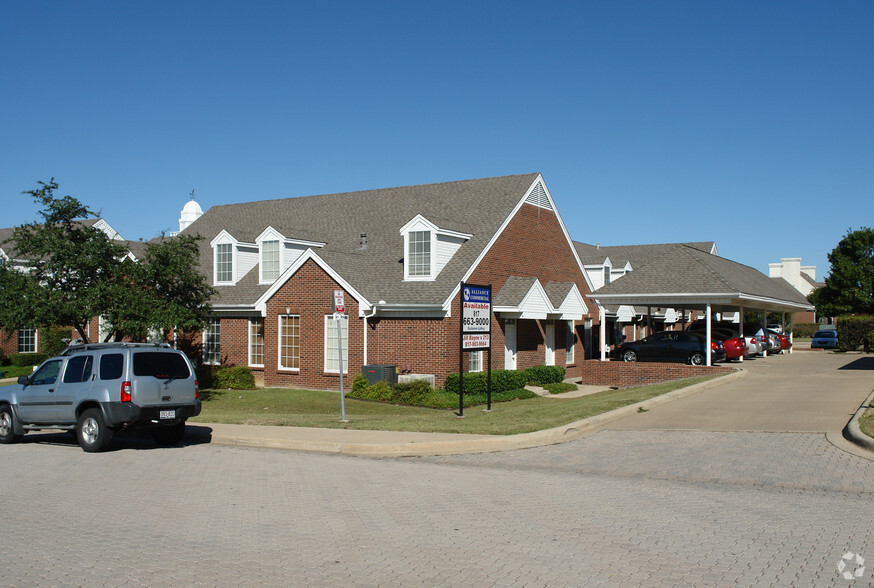 951 York Dr, DeSoto, TX for lease - Primary Photo - Image 2 of 8