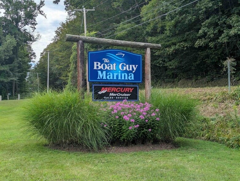 225 Missing Link Rd, Bellows Falls, VT for sale - Building Photo - Image 1 of 21