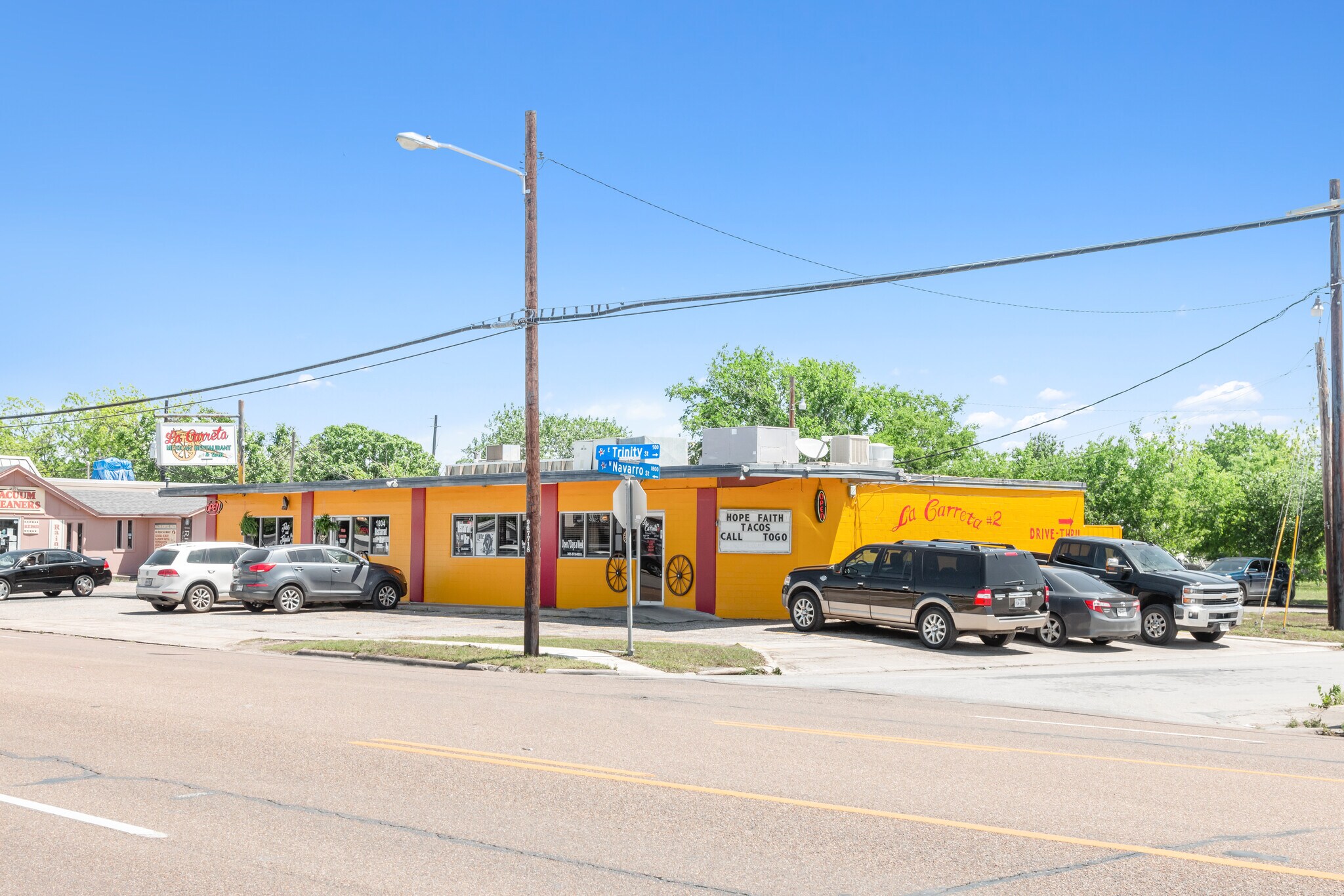 1802 N Navarro St, Victoria, TX for sale Primary Photo- Image 1 of 1