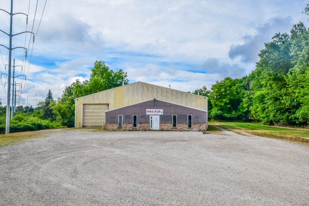 4856 Hills And Dales Rd NW, Canton, OH 44708