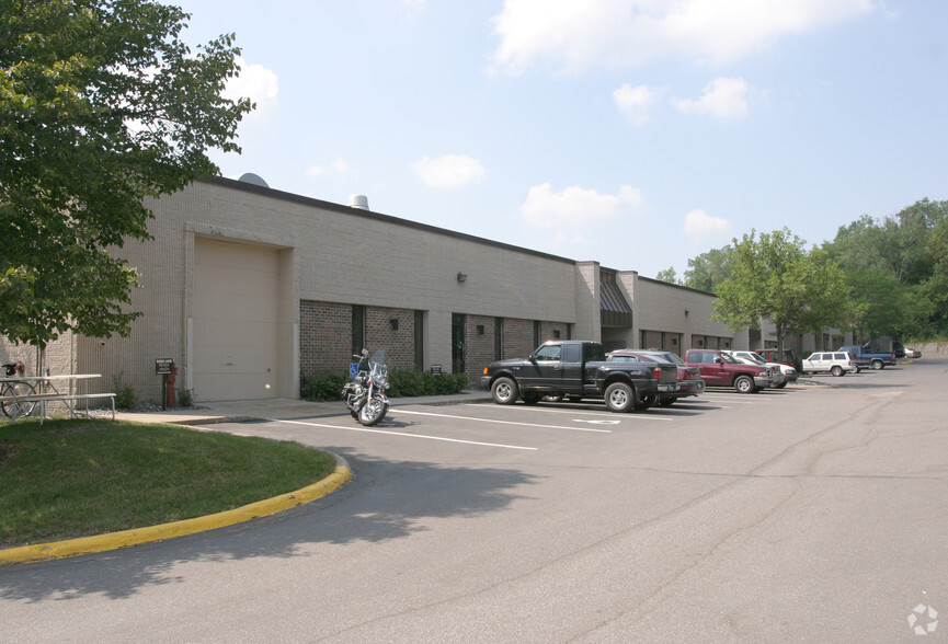 11545-11581 Encore Cir, Hopkins, MN for lease - Building Photo - Image 2 of 2