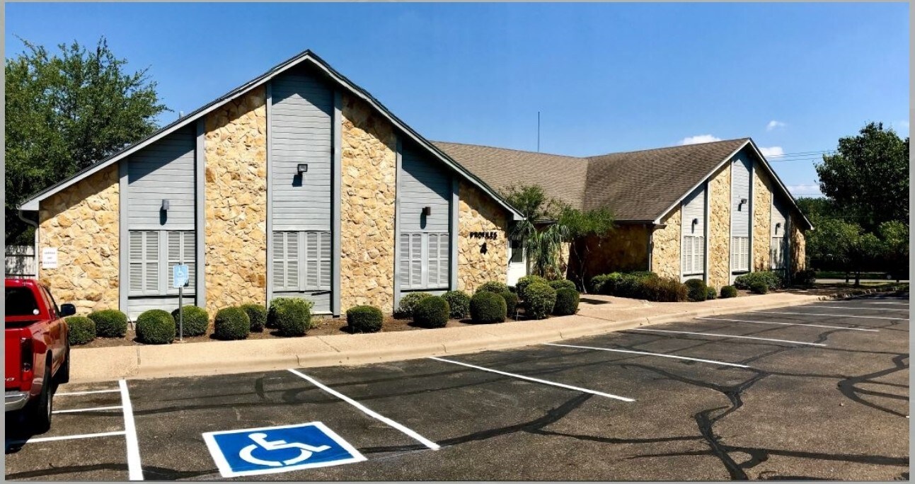 5211 Lake Shore Dr, Waco, TX for sale Building Photo- Image 1 of 1