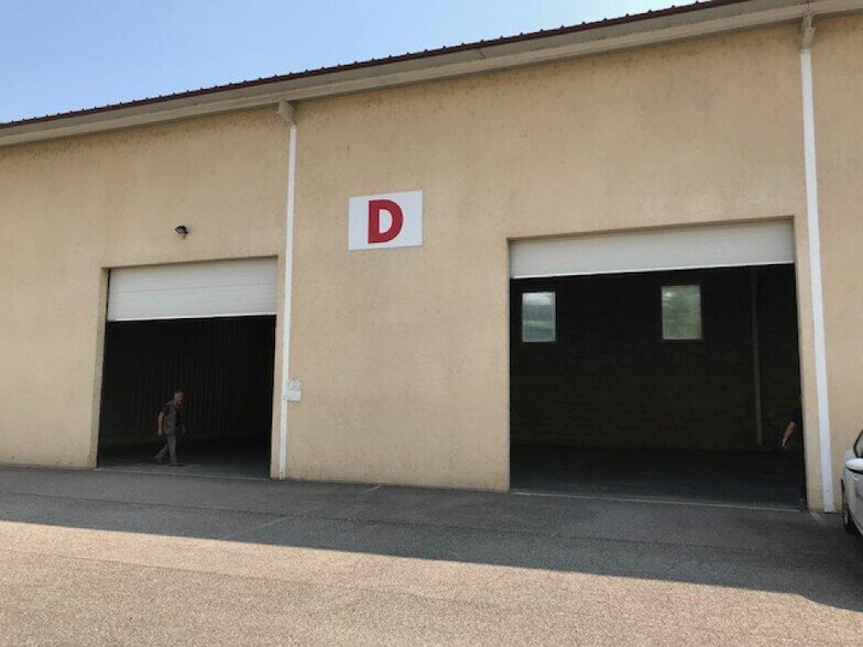 Flex in Saint-Dizier for lease - Building Photo - Image 2 of 4