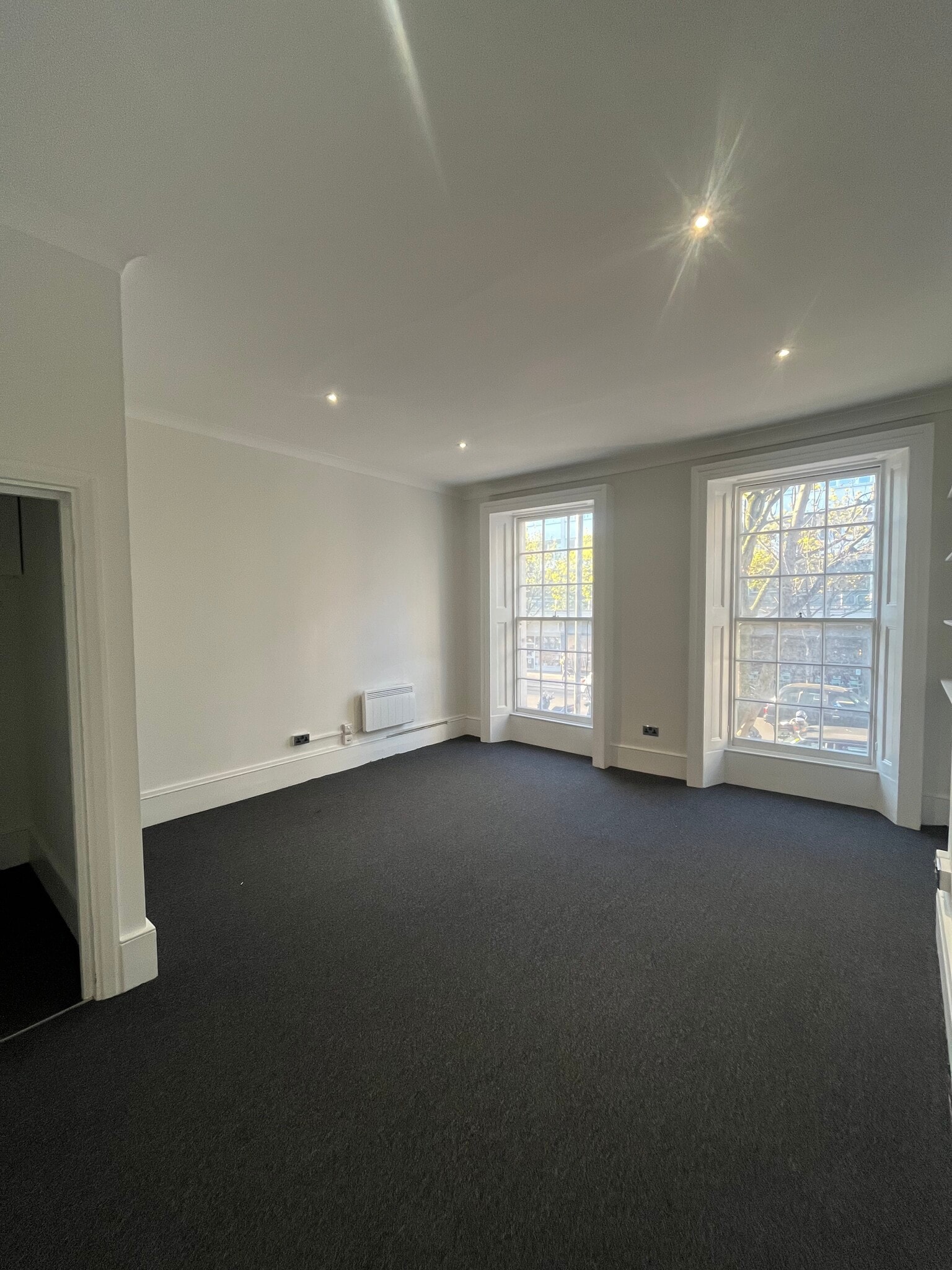 135 Notting Hill Gate, London for lease Interior Photo- Image 1 of 4