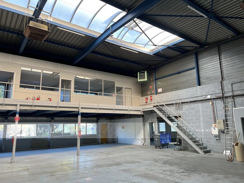 Industrial in Argenteuil for lease - Interior Photo - Image 2 of 7
