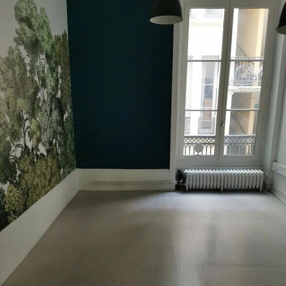 Office in Lyon for lease - Interior Photo - Image 2 of 13