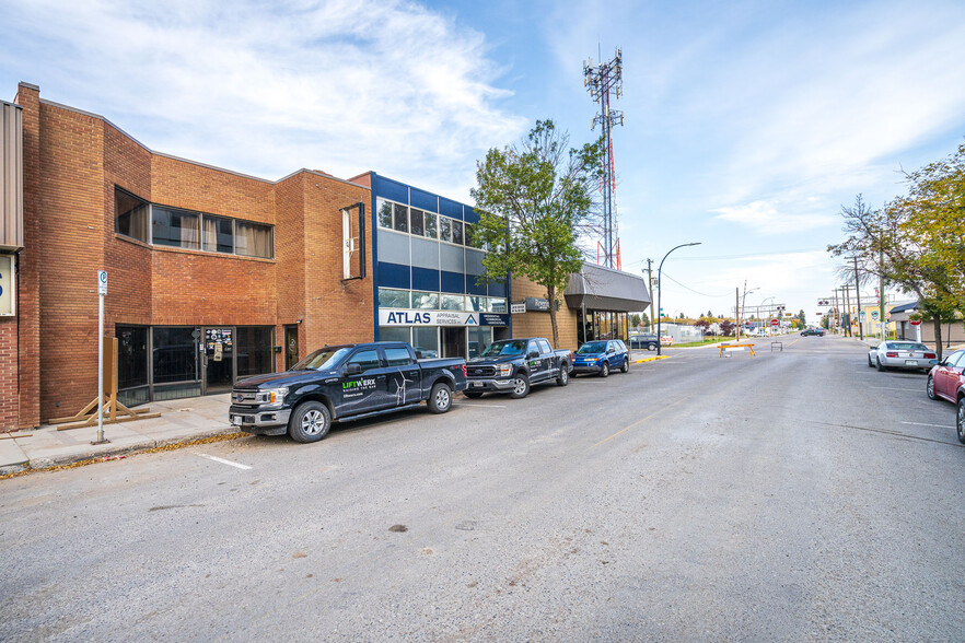 5012 50 Av, Lloydminster, AB for sale - Building Photo - Image 3 of 20