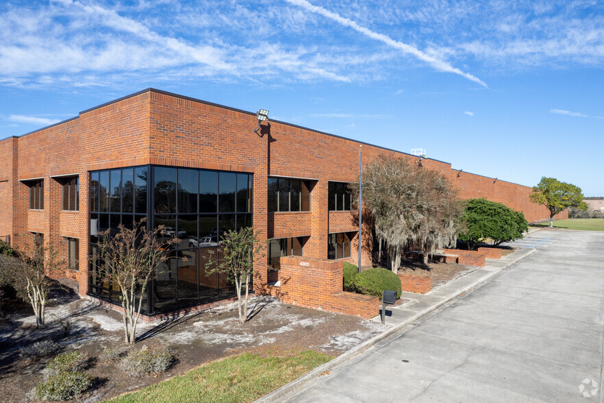 4300 Bulls Bay Hwy, Jacksonville, FL for lease - Primary Photo - Image 1 of 7