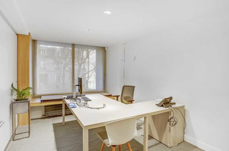 Office in Paris for lease Interior Photo- Image 1 of 5