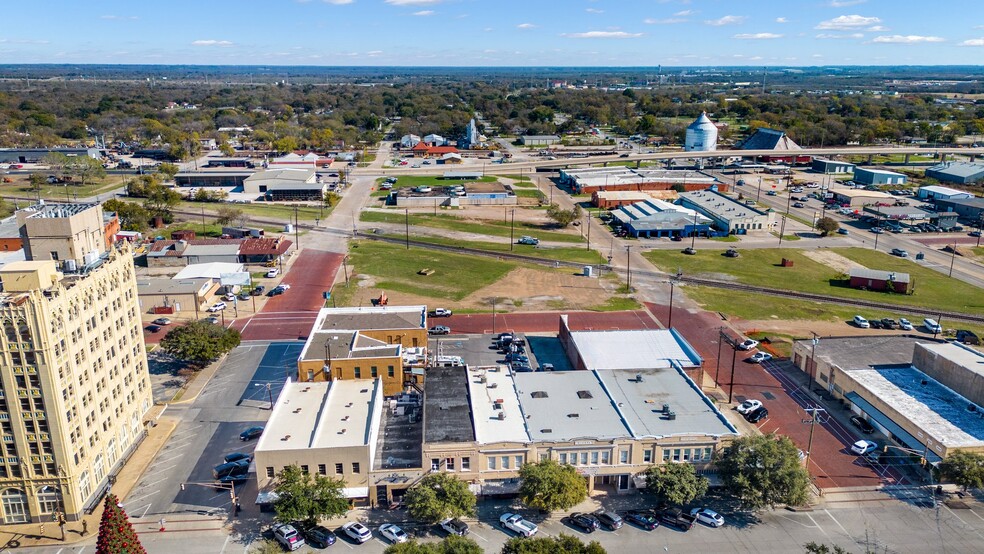 107 S Beaton St, Corsicana, TX for sale - Building Photo - Image 3 of 43