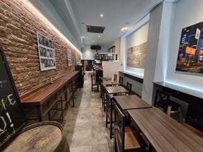 Retail in Barcelona, Barcelona for lease Interior Photo- Image 2 of 18