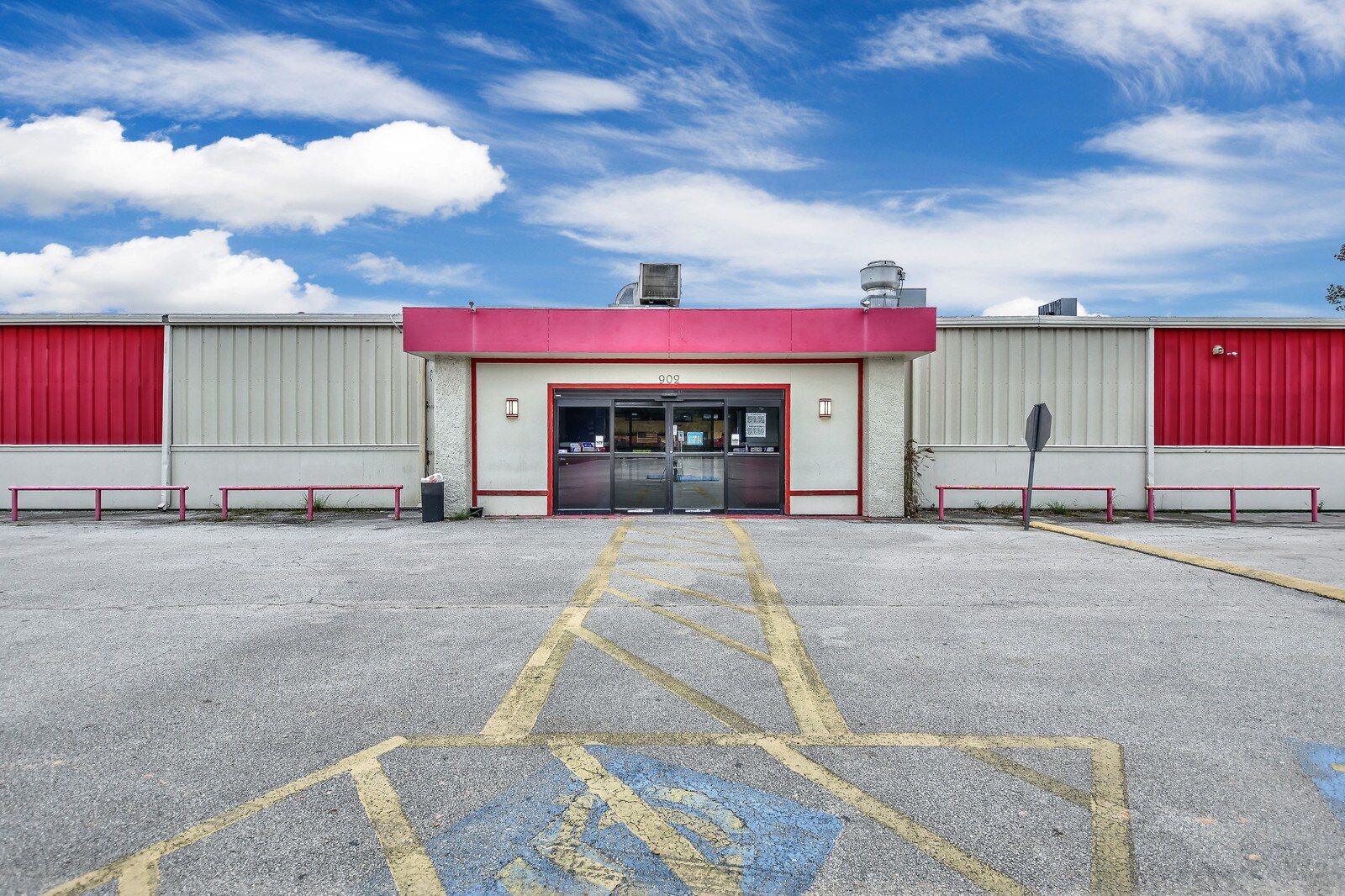 902 Wilson Rd, Conroe, TX for sale Building Photo- Image 1 of 1