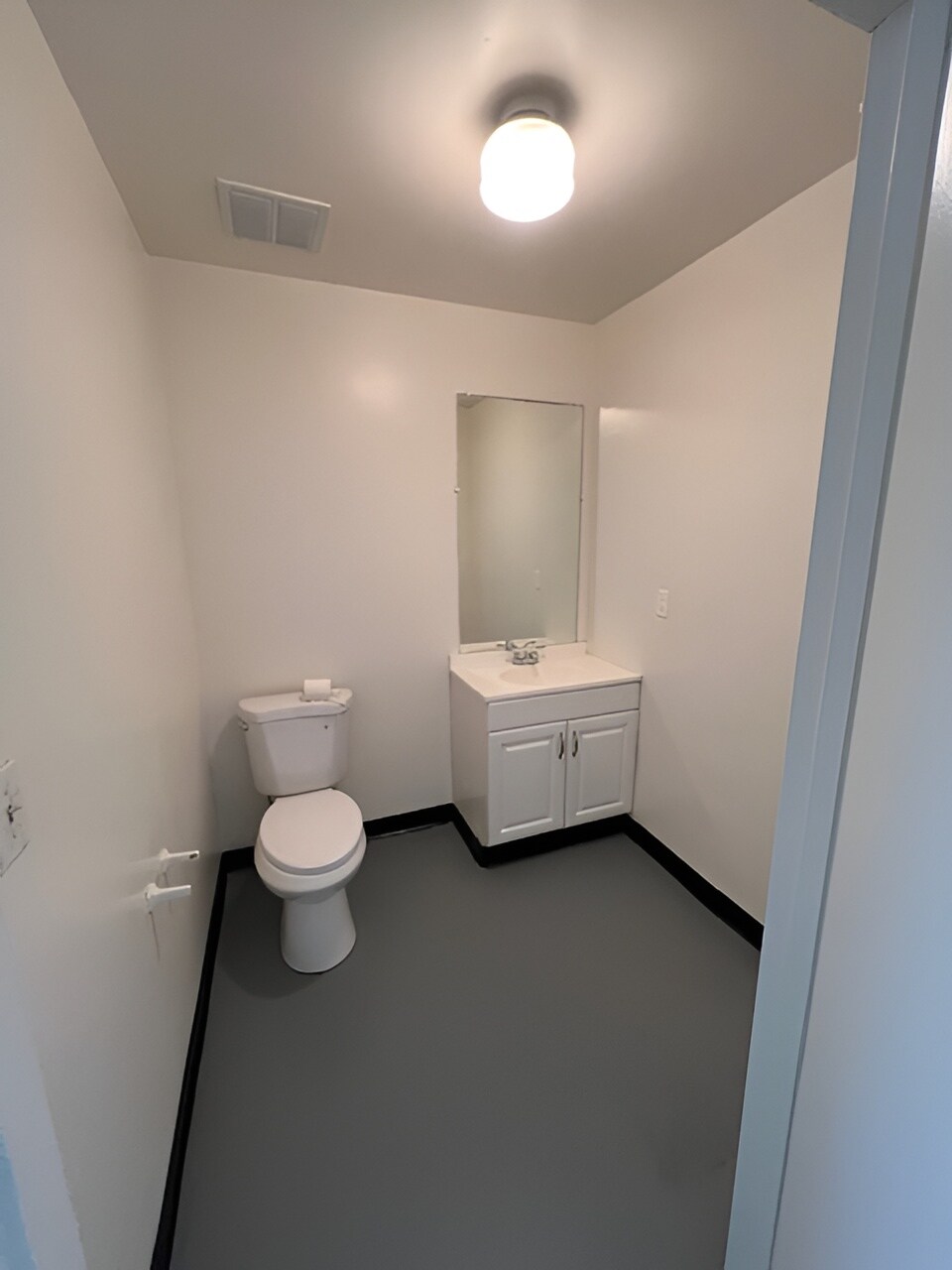68733 Perez Rd, Cathedral City, CA for lease Interior Photo- Image 1 of 6