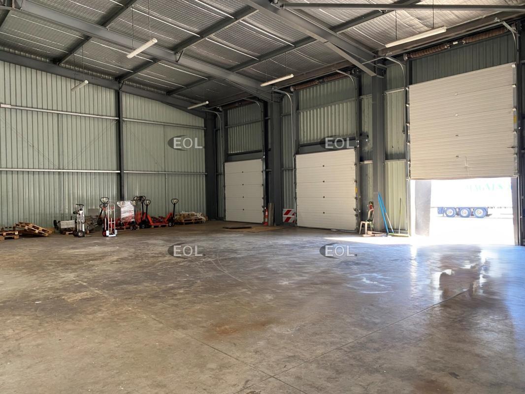 Flex in Cheval-Blanc for lease Building Photo- Image 1 of 6
