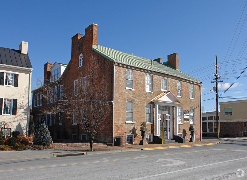 100 West Main St, Berryville, VA for sale - Primary Photo - Image 1 of 1