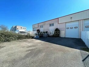 Flex in Chassieu for lease Building Photo- Image 1 of 6