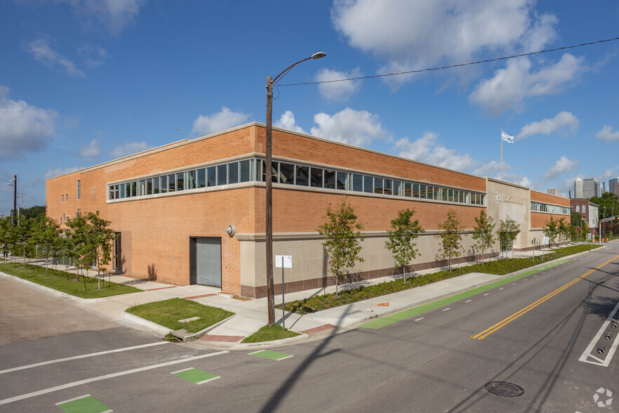 2410 Polk St, Houston, TX for lease - Building Photo - Image 3 of 57