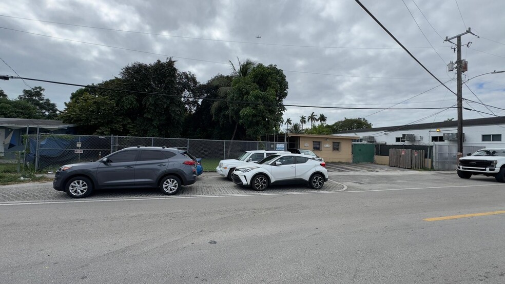 1550 NW 28th St, Miami, FL for sale - Building Photo - Image 3 of 23