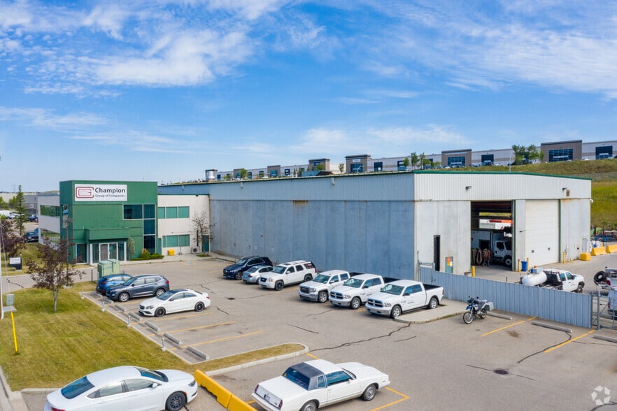 7664 10th St NE, Calgary, AB for sale - Primary Photo - Image 1 of 1