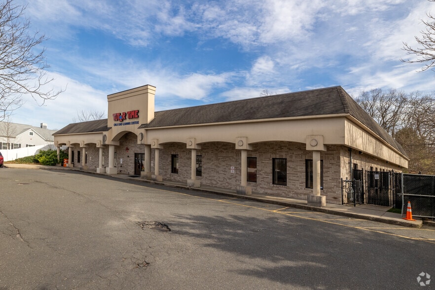 1134 Jericho Tpke, Commack, NY for lease - Primary Photo - Image 1 of 8