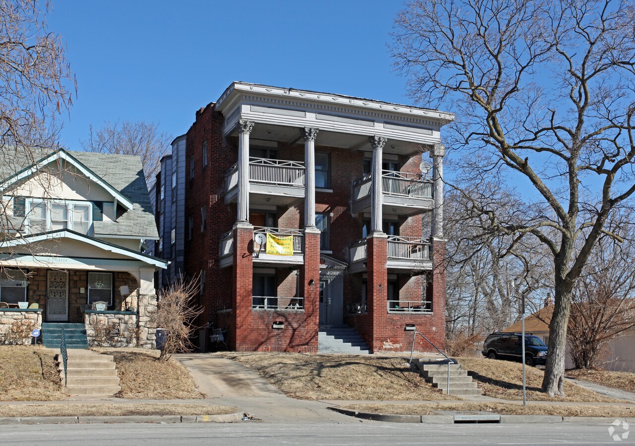 3300 E Linwood Blvd, Kansas City, MO 64128