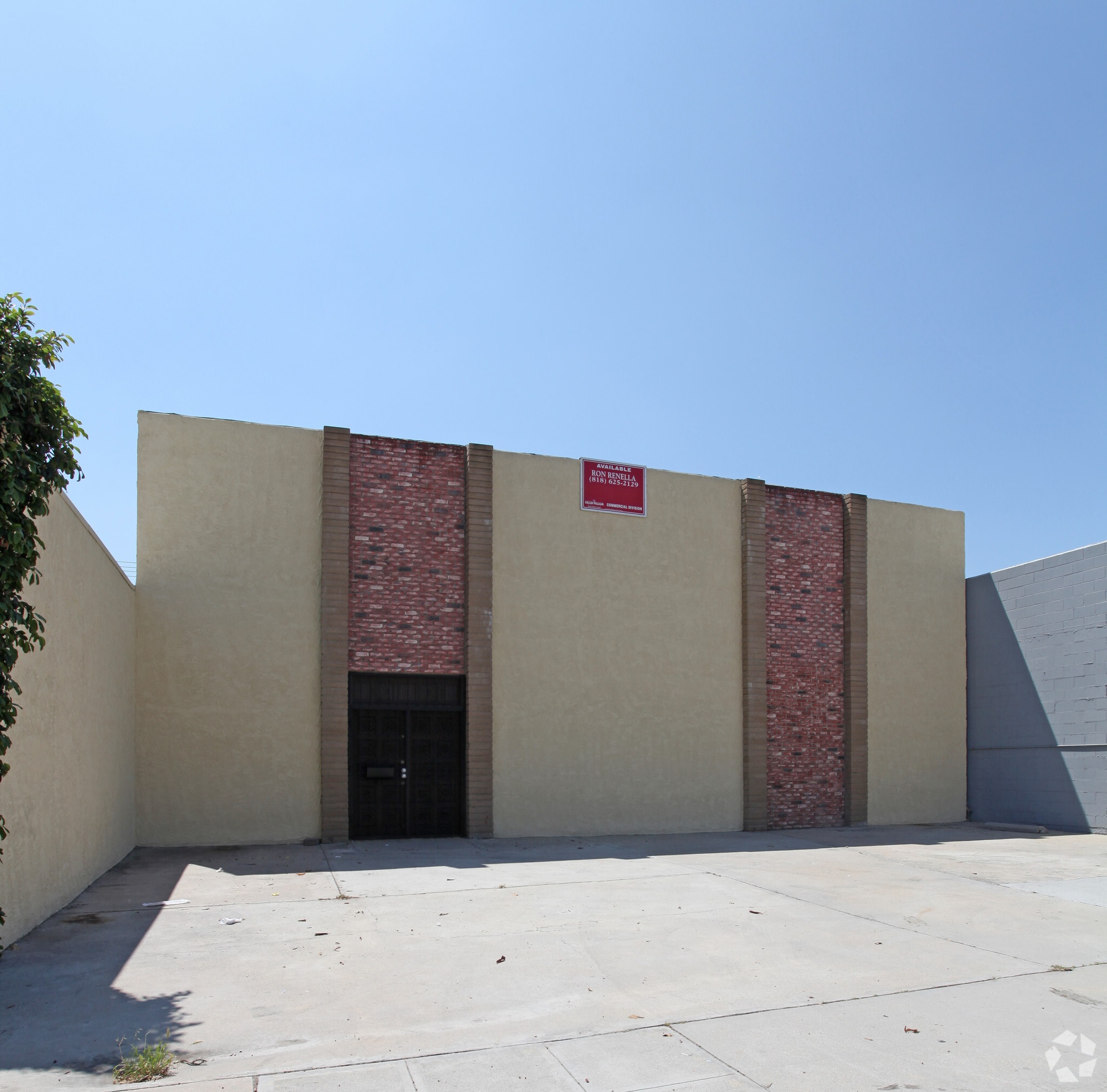 1859 N Victory Pl, Burbank, CA for lease Building Photo- Image 1 of 2