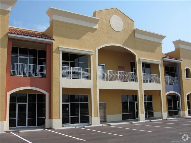 1076 E Brandon Blvd, Brandon, FL for lease - Building Photo - Image 2 of 11