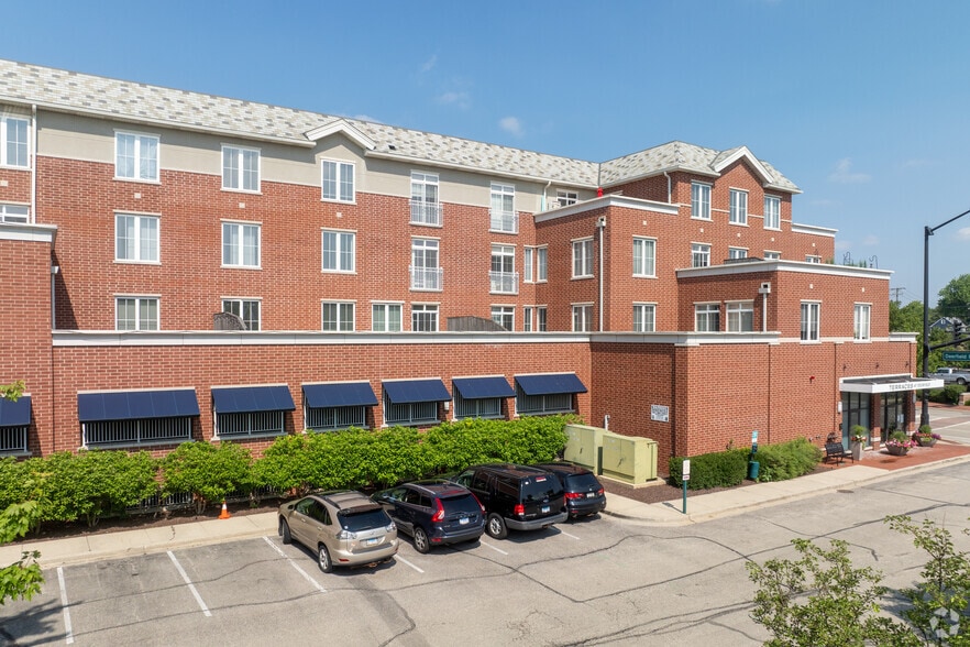 655 Deerfield Rd, Deerfield, IL for lease - Building Photo - Image 2 of 18