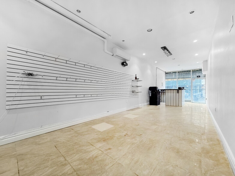 438 Wilson Ave, Brooklyn, NY for lease - Building Photo - Image 2 of 9