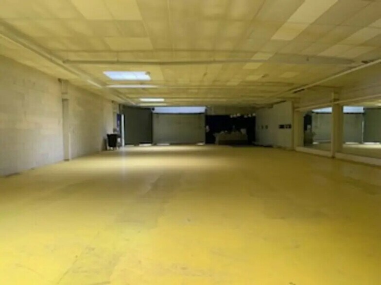 Retail in Orange for lease - Interior Photo - Image 2 of 7