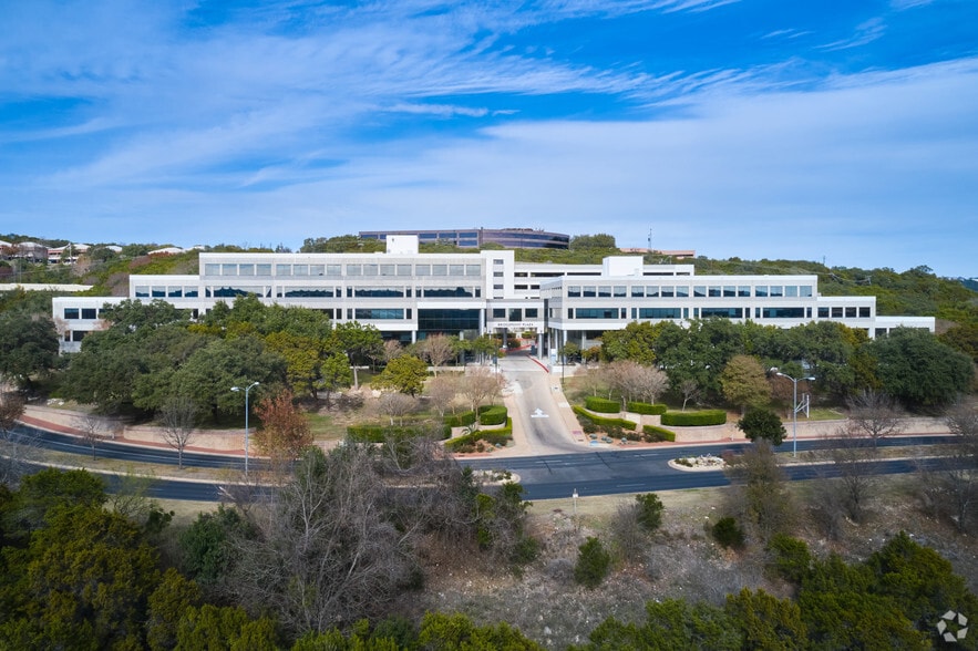 5918 Courtyard Dr W, Austin, TX for lease - Building Photo - Image 2 of 16