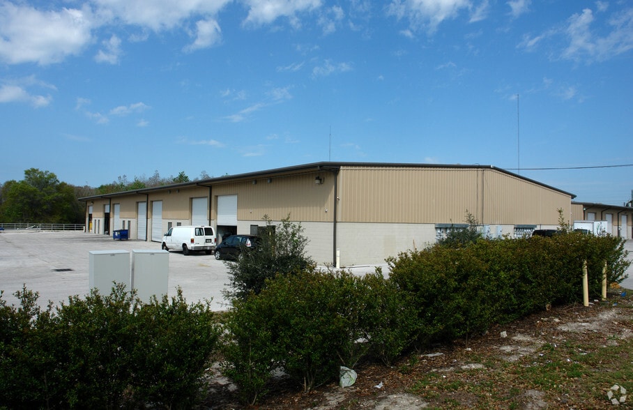 1911 Oakmont Ave, Tarpon Springs, FL for lease - Building Photo - Image 2 of 4