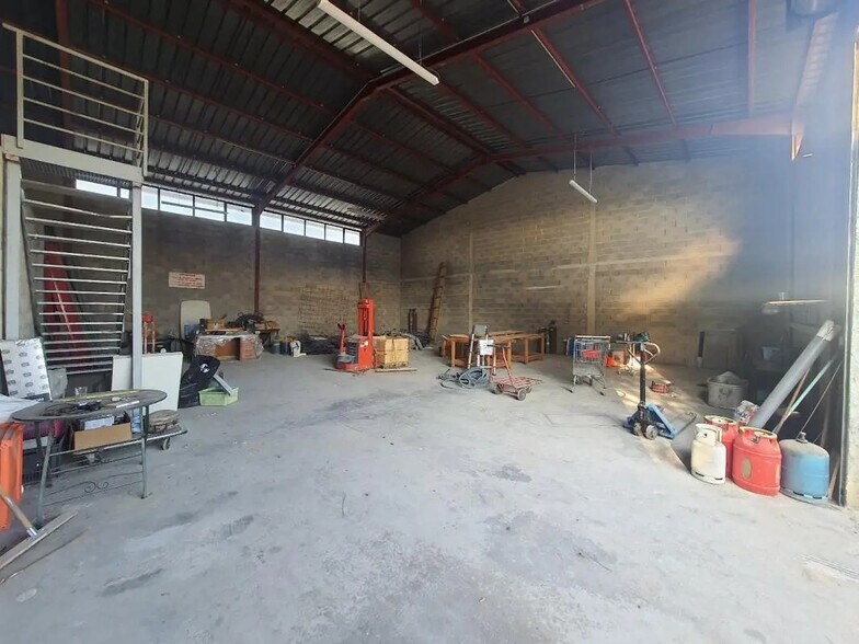 Flex in Vendargues for lease - Interior Photo - Image 1 of 4