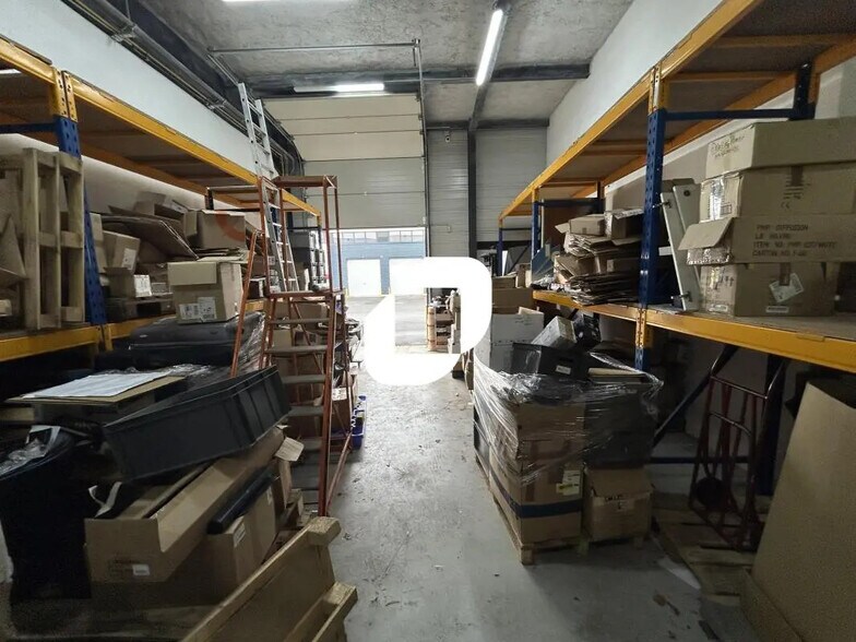 Flex in Chanteloup-en-Brie for lease - Interior Photo - Image 1 of 5