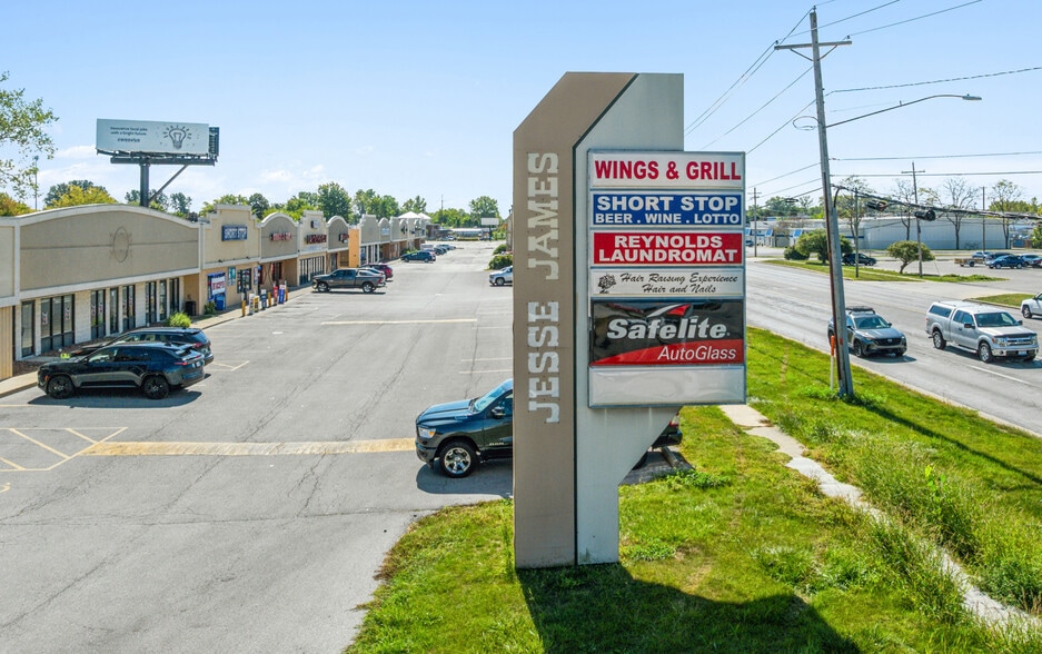 503-559 S Reynolds Rd, Toledo, OH for sale - Building Photo - Image 2 of 15