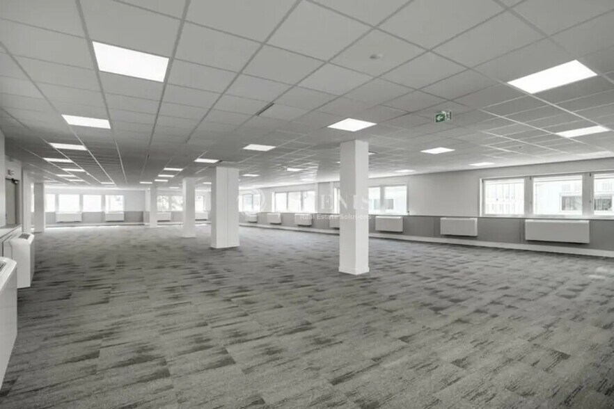 Office in Tremblay-en-France for lease - Building Photo - Image 3 of 6