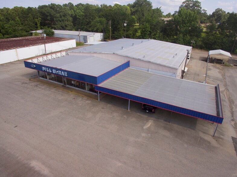 Former Car Dealership - Industrial portfolio of 2 properties for sale on LoopNet.com - Building Photo - Image 3 of 10