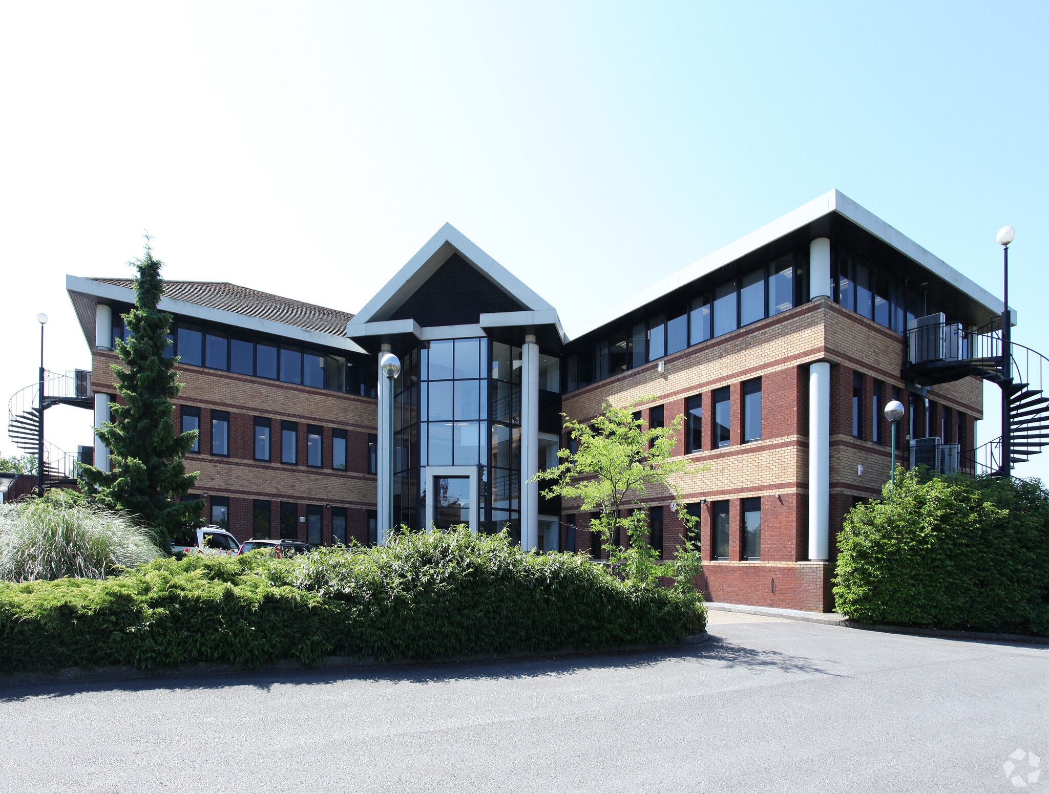 Stirling Rd, Guildford for sale Primary Photo- Image 1 of 1